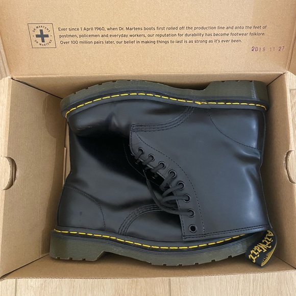 *NEW* Dr. Martens Women’s size 8 - Picture 7 of 9